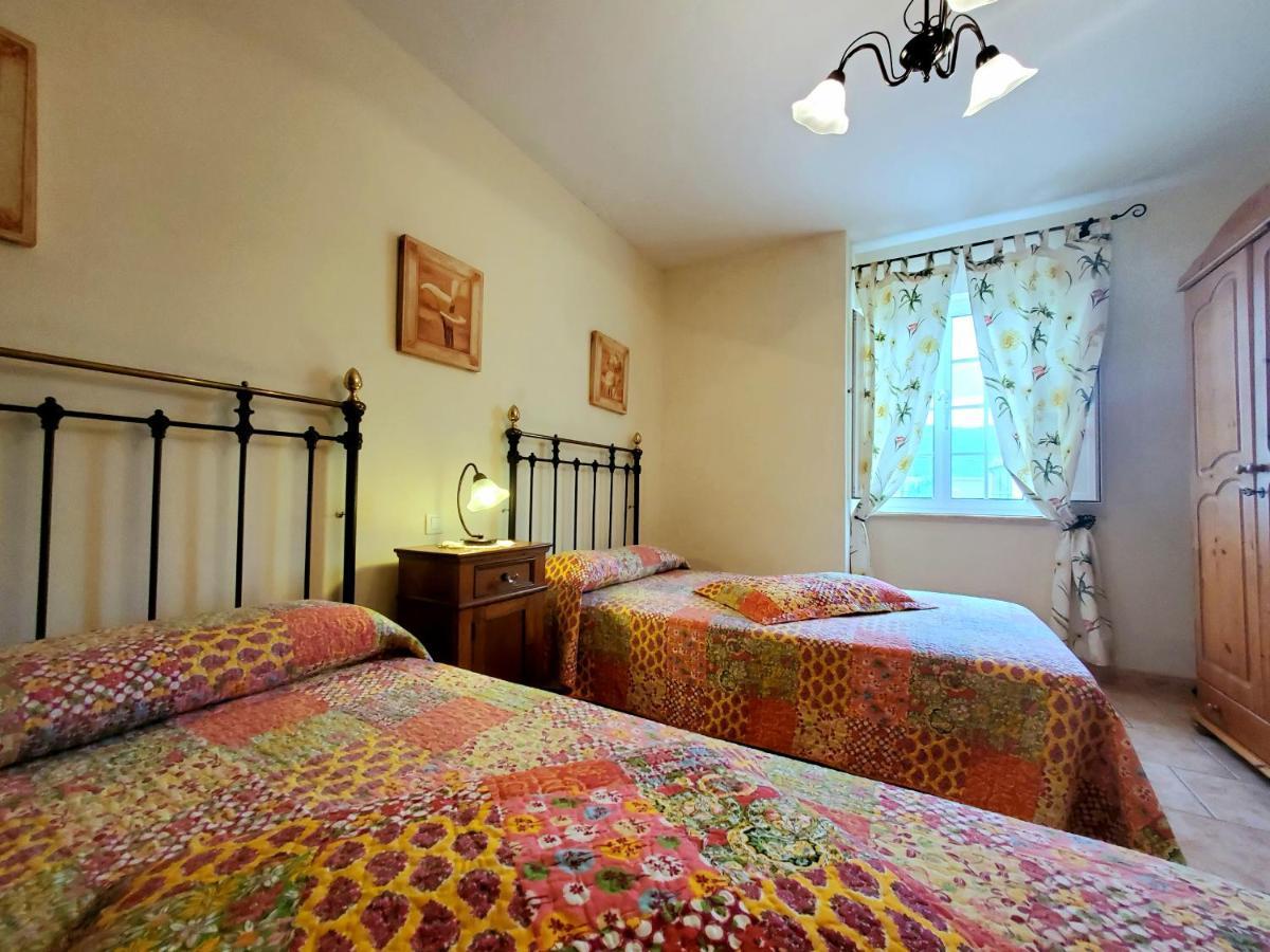 Apartamentos Turisticos Rosa Ribadeo Luaran gambar