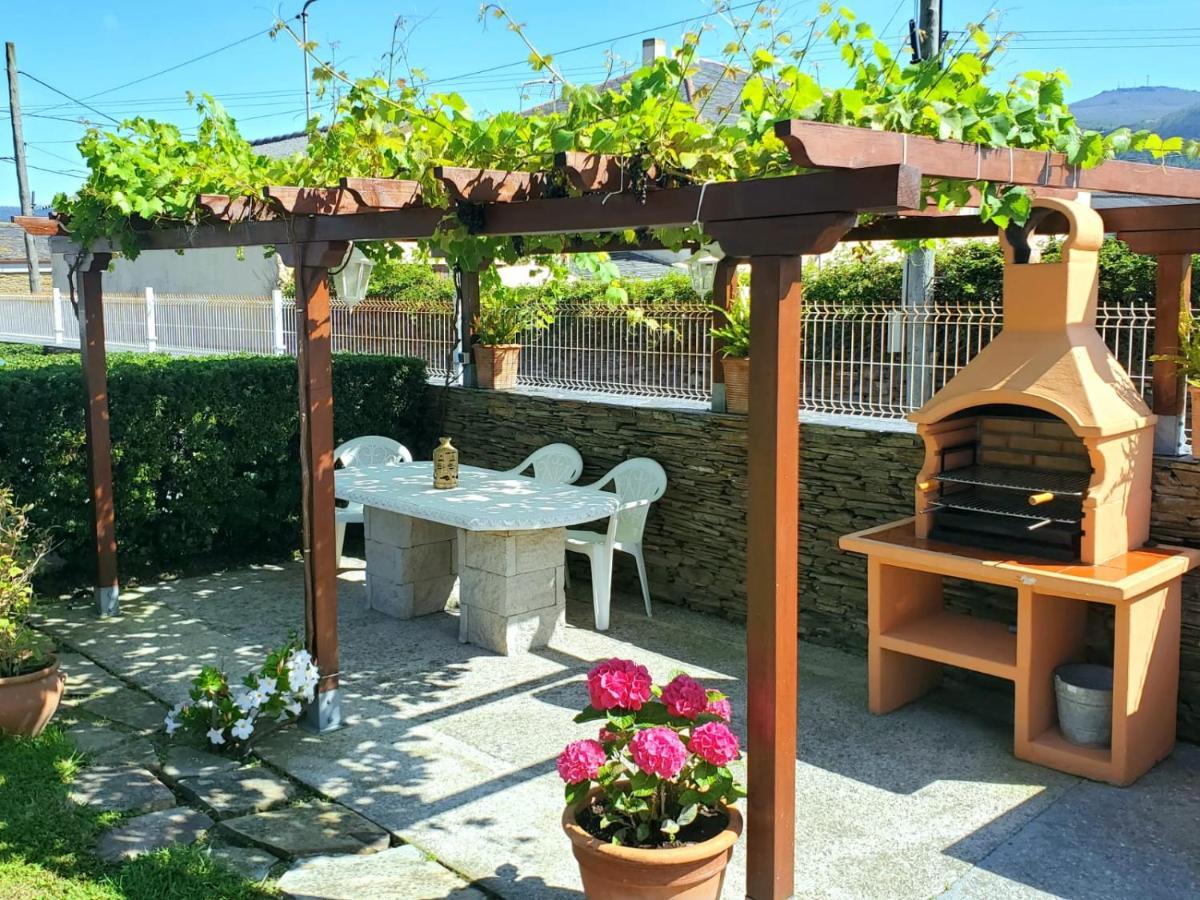 Apartamentos Turisticos Rosa Ribadeo Luaran gambar