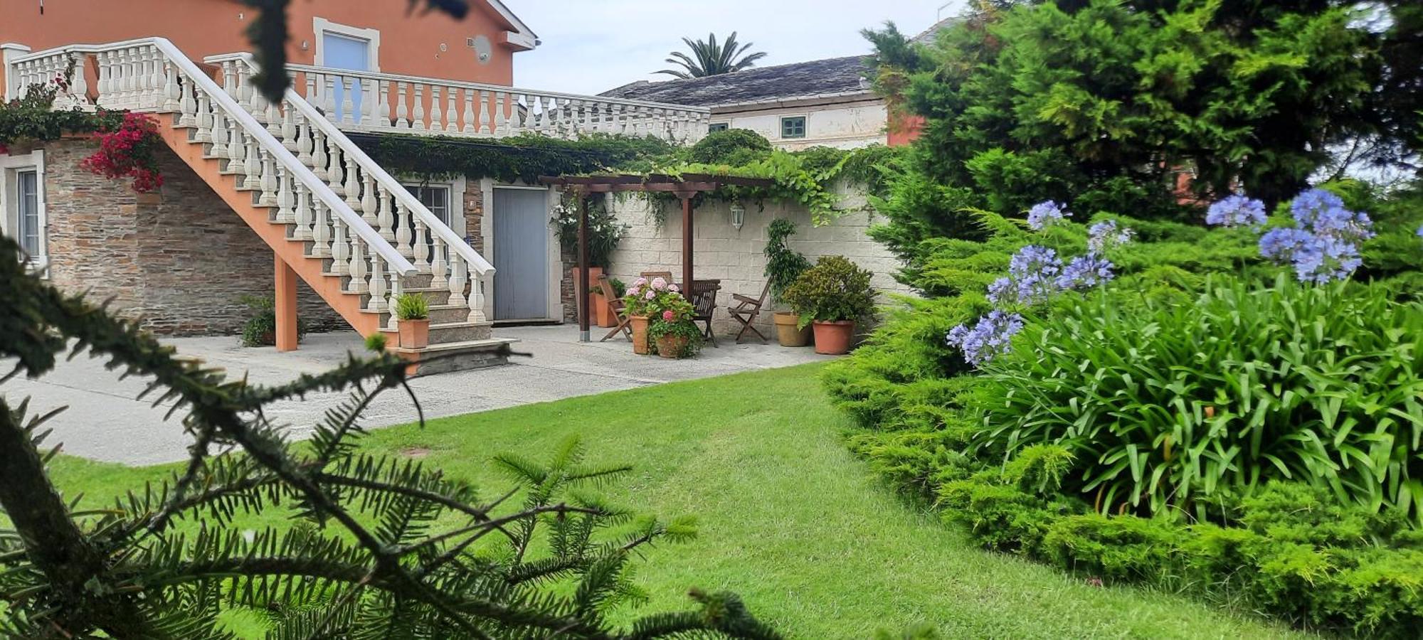 Apartamentos Turisticos Rosa Ribadeo Bilik gambar